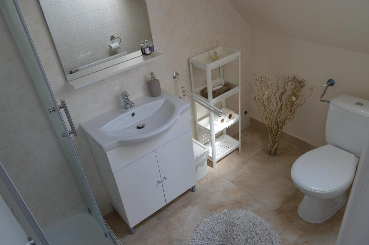 Rebeka Panzio Bed & Breakfast Тихани Екстериор снимка
