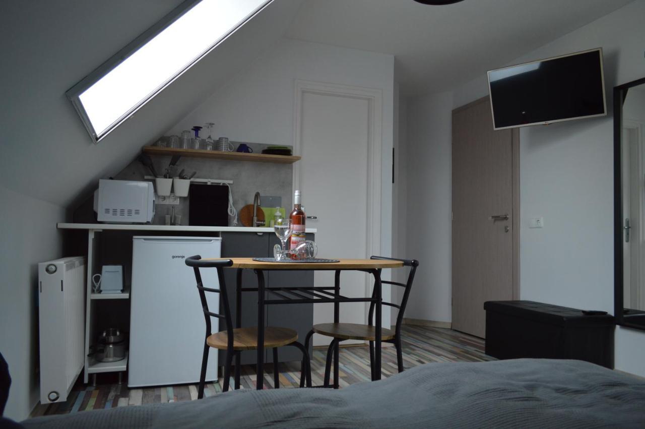 Rebeka Panzio Bed & Breakfast Тихани Екстериор снимка